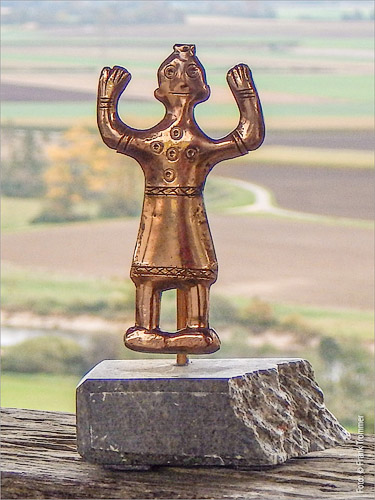 Keltische Kultfigur Bronze mit Sockel - Replik von Trommer Archaeotechnik